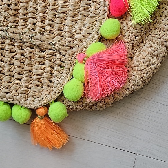 Lilly Pulitzer clutch - Picture 2 of 7